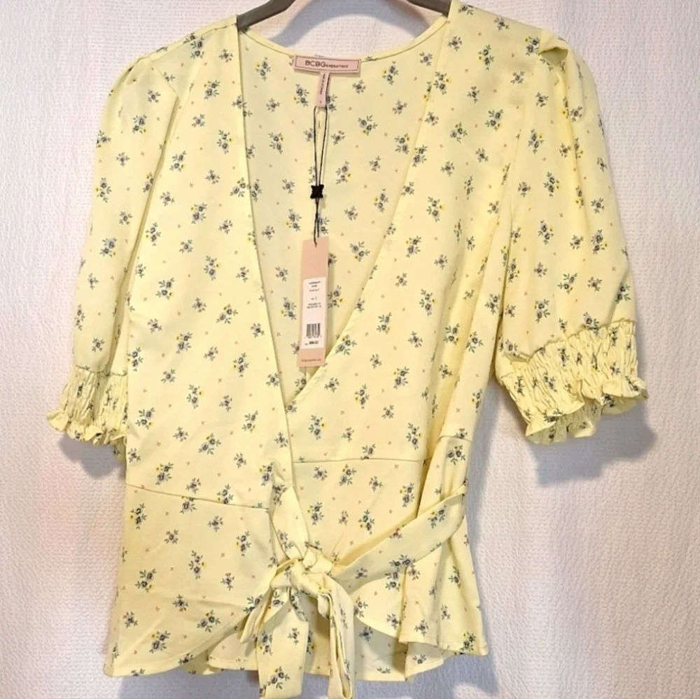 BCBGeneration Ditsy Floral , Wrap Top size Medium.. NWT - Picture 5 of 12